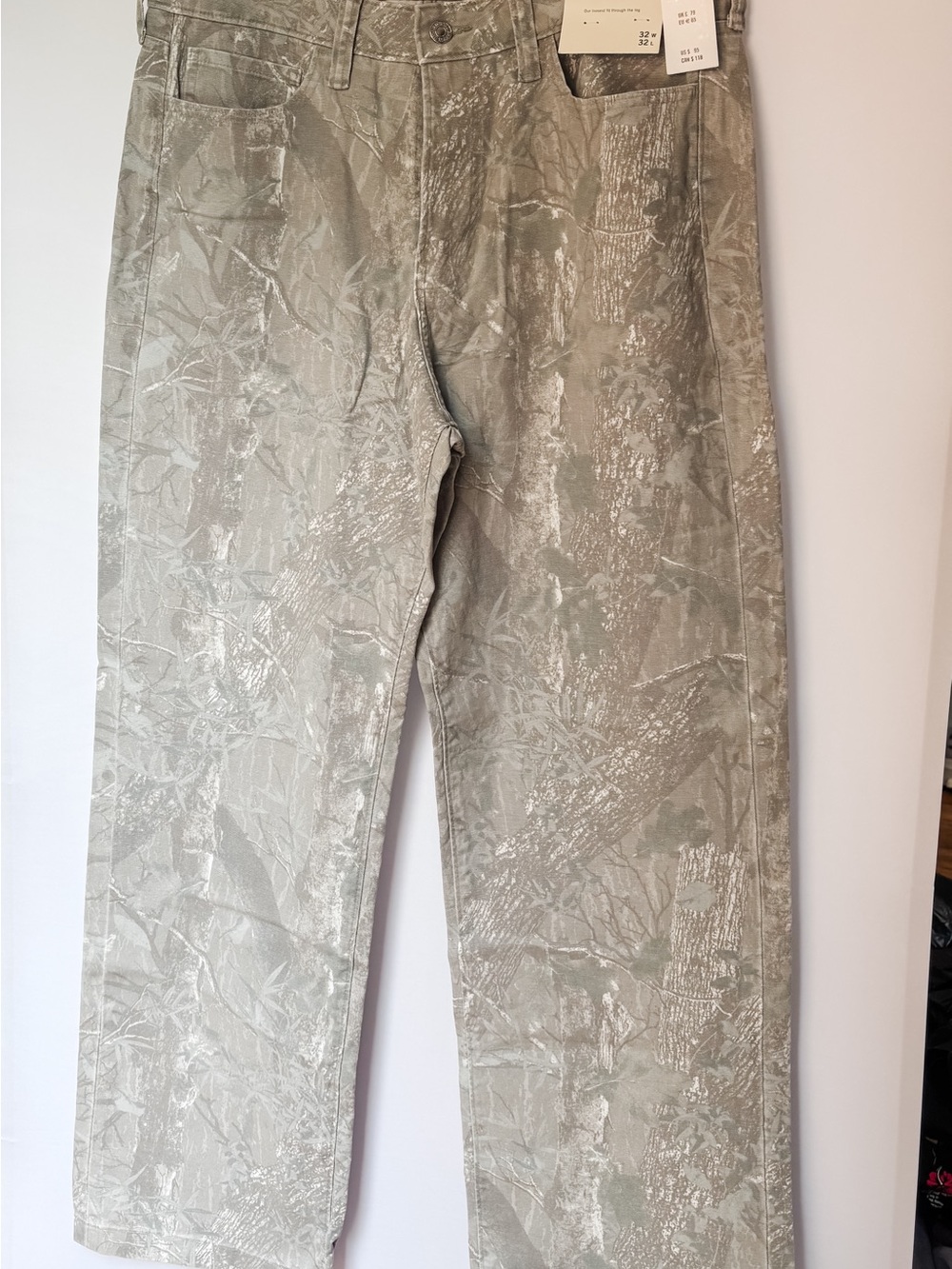 Abercrombie Men's Baggy Light Gray Camo Pants